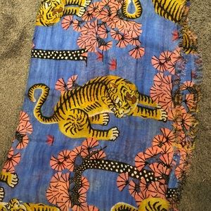 Gucci Bengal Flower Tiger Scarf / Shawl 140 x 140